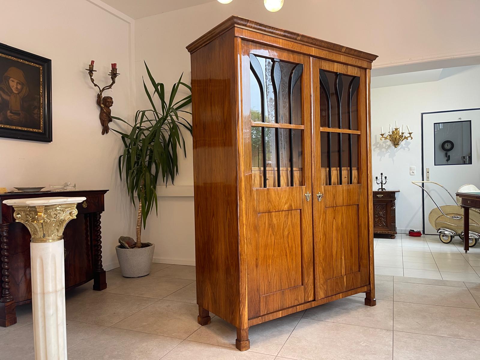 Antiquität Sale Biedermeier Vitrine Bücherschrank Nussholz Antiquität A4932