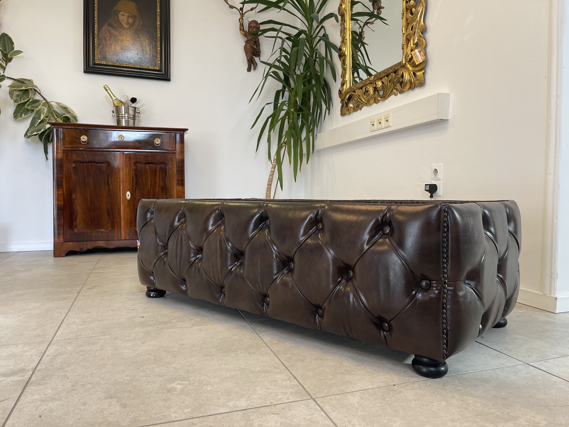 Exclusiver Chesterfield Couchtisch Zigarrenbraun B1782