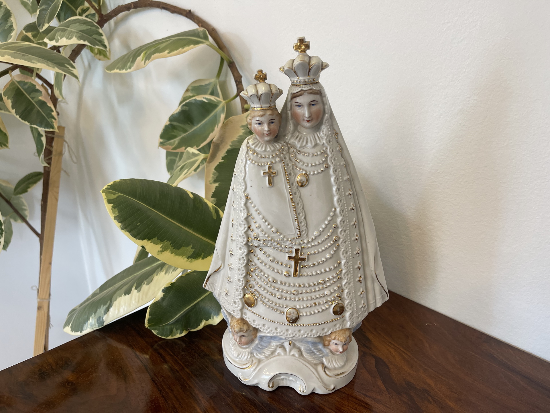 Heiligenfigur Mutter Gottes mit Kind Porzellanfigur Mariazell A4414