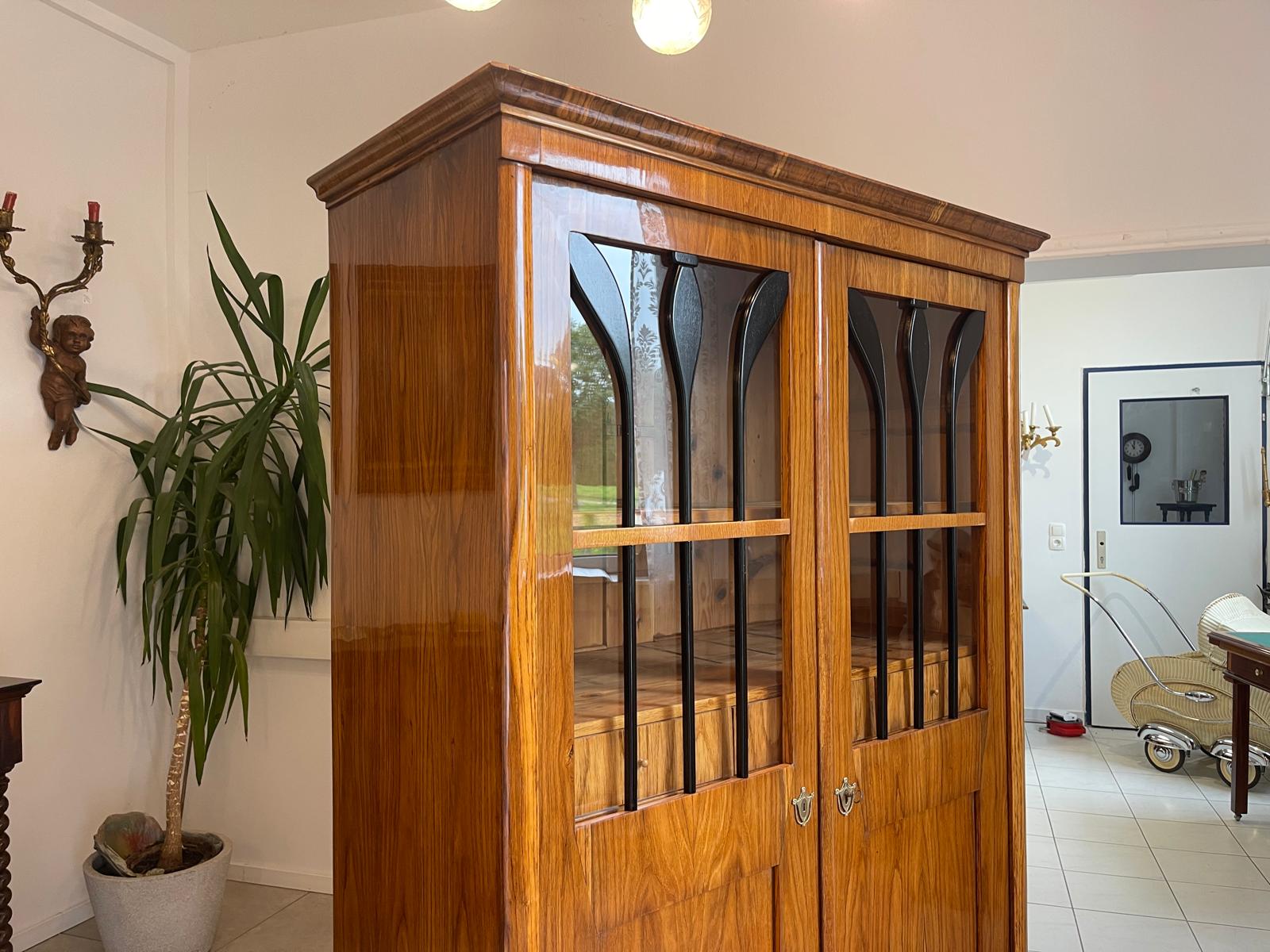 Antiquität Sale Biedermeier Vitrine Bücherschrank Nussholz Antiquität A4932