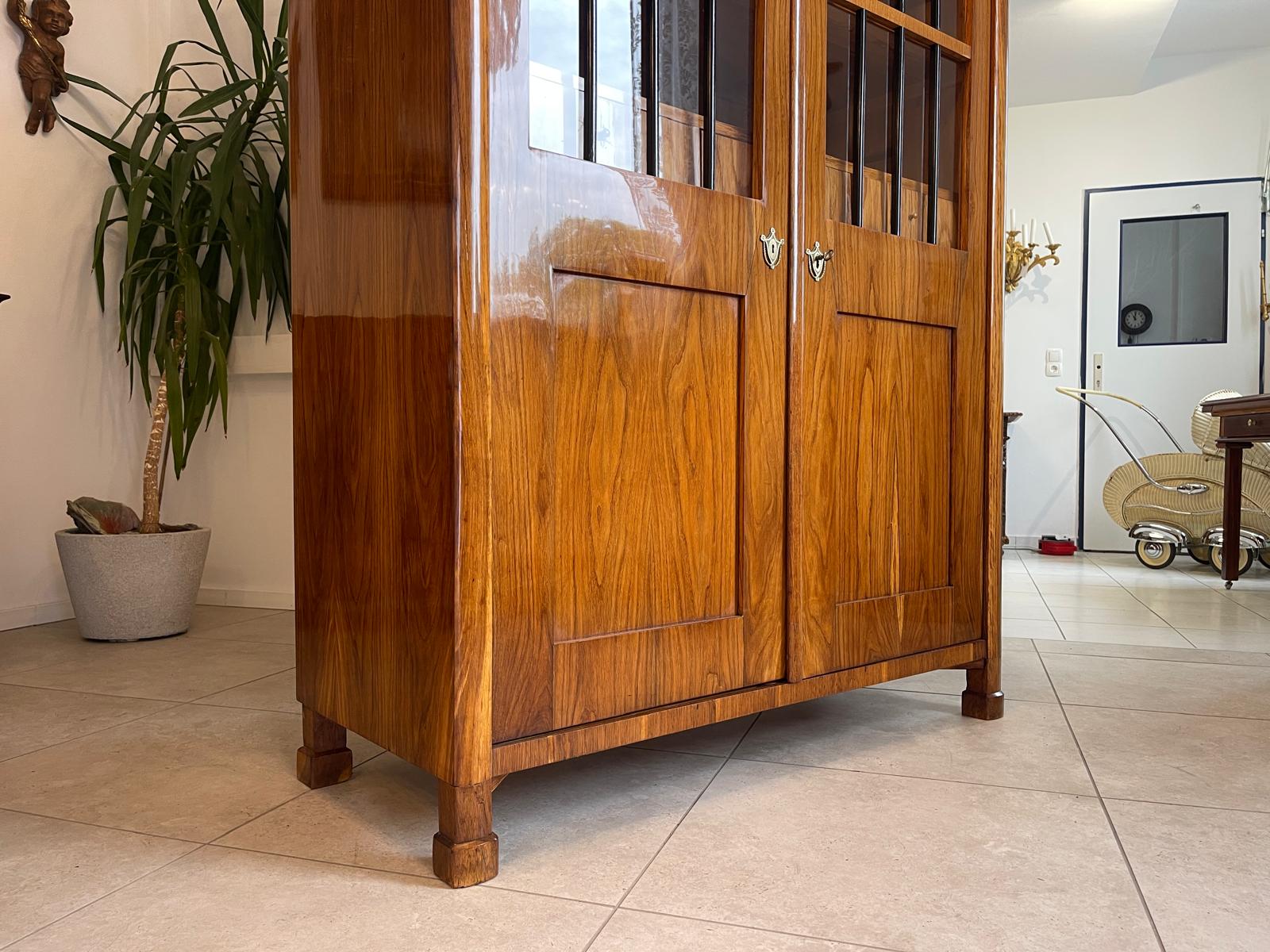 Antiquität Sale Biedermeier Vitrine Bücherschrank Nussholz Antiquität A4932