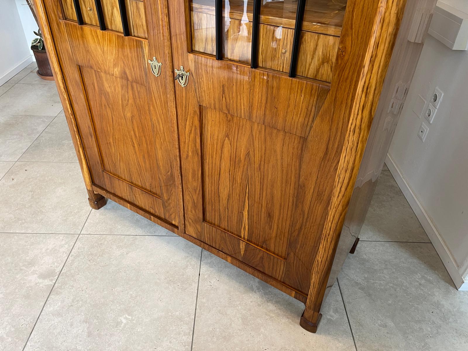 Antiquität Sale Biedermeier Vitrine Bücherschrank Nussholz Antiquität A4932