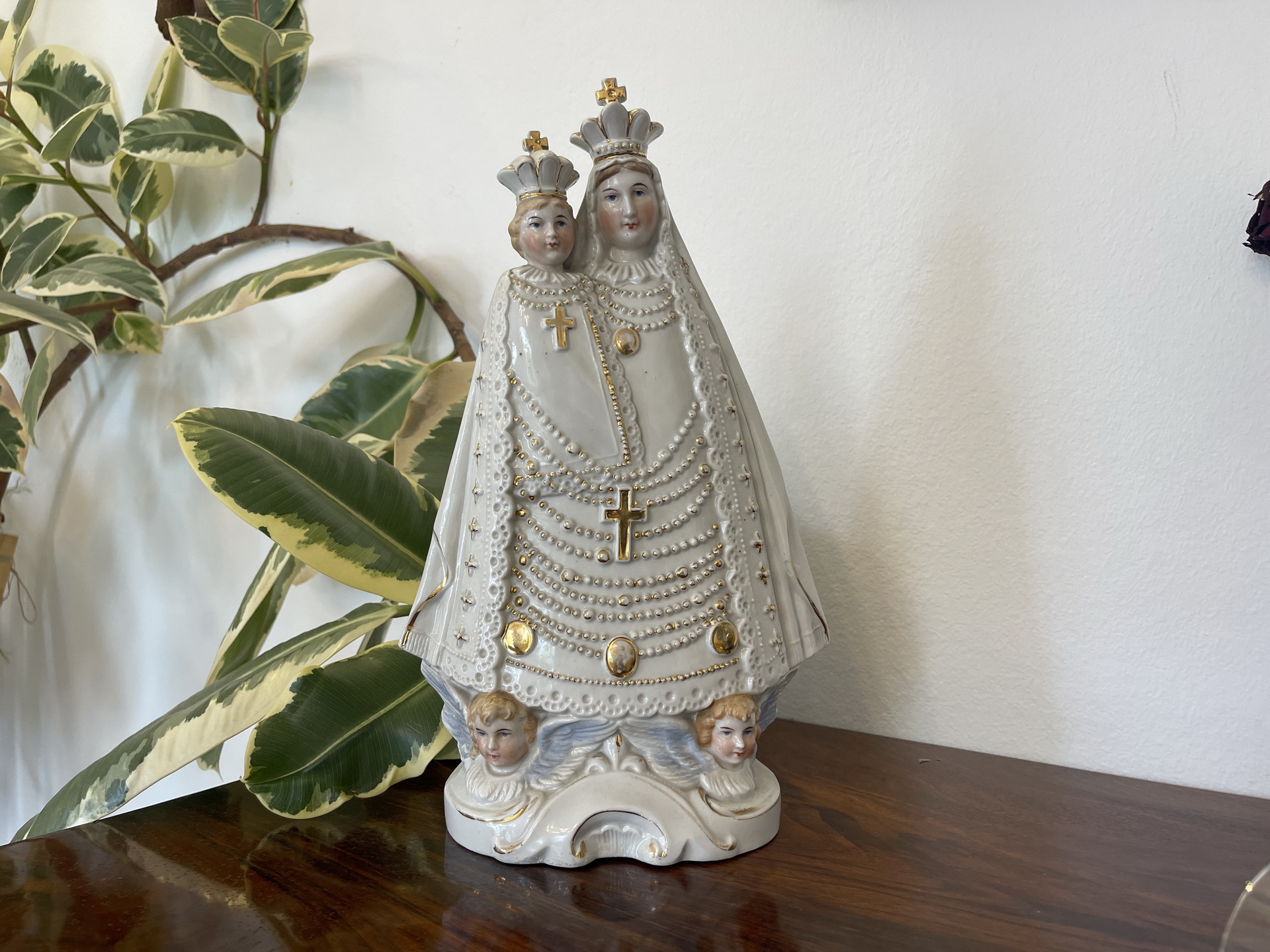 Heiligenfigur Mutter Gottes mit Kind Porzellanfigur Mariazell A4414