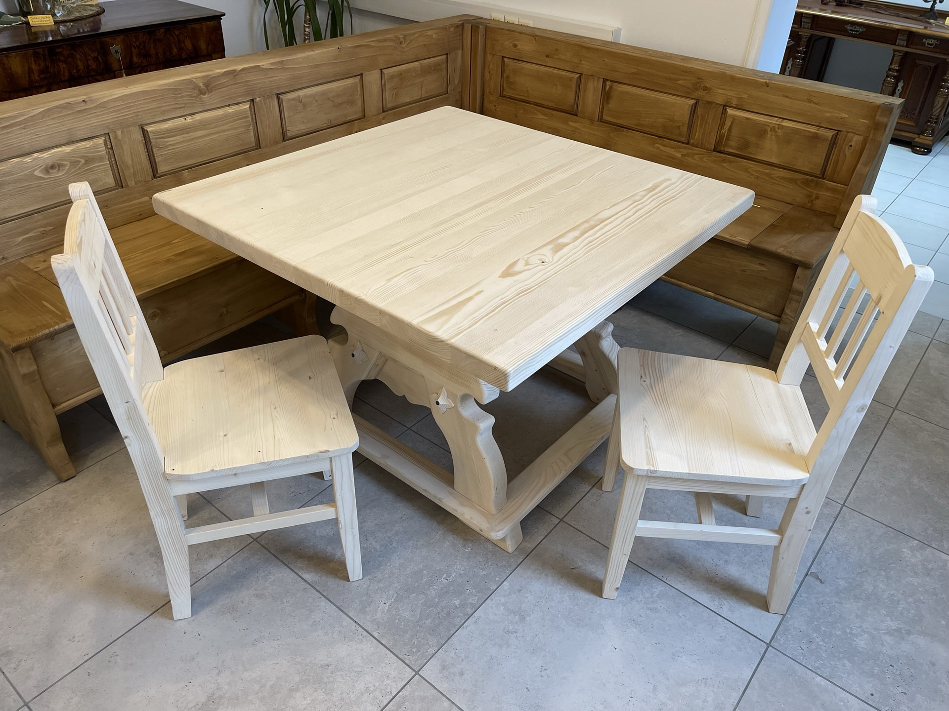 Landhausstil Eckbankgruppe aus Holz mit Jogltisch und 2 Sesseln B1053