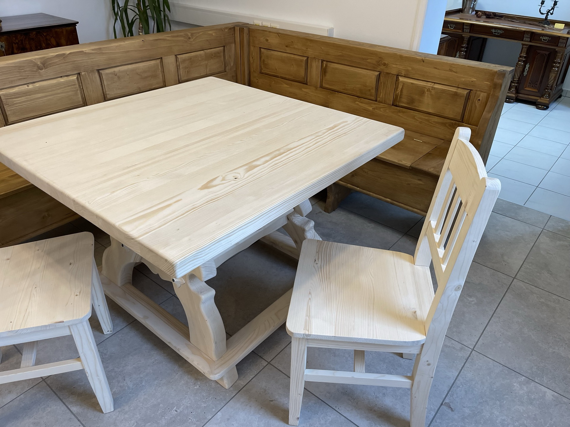 Landhausstil Eckbankgruppe aus Holz mit Jogltisch und 2 Sesseln B1053