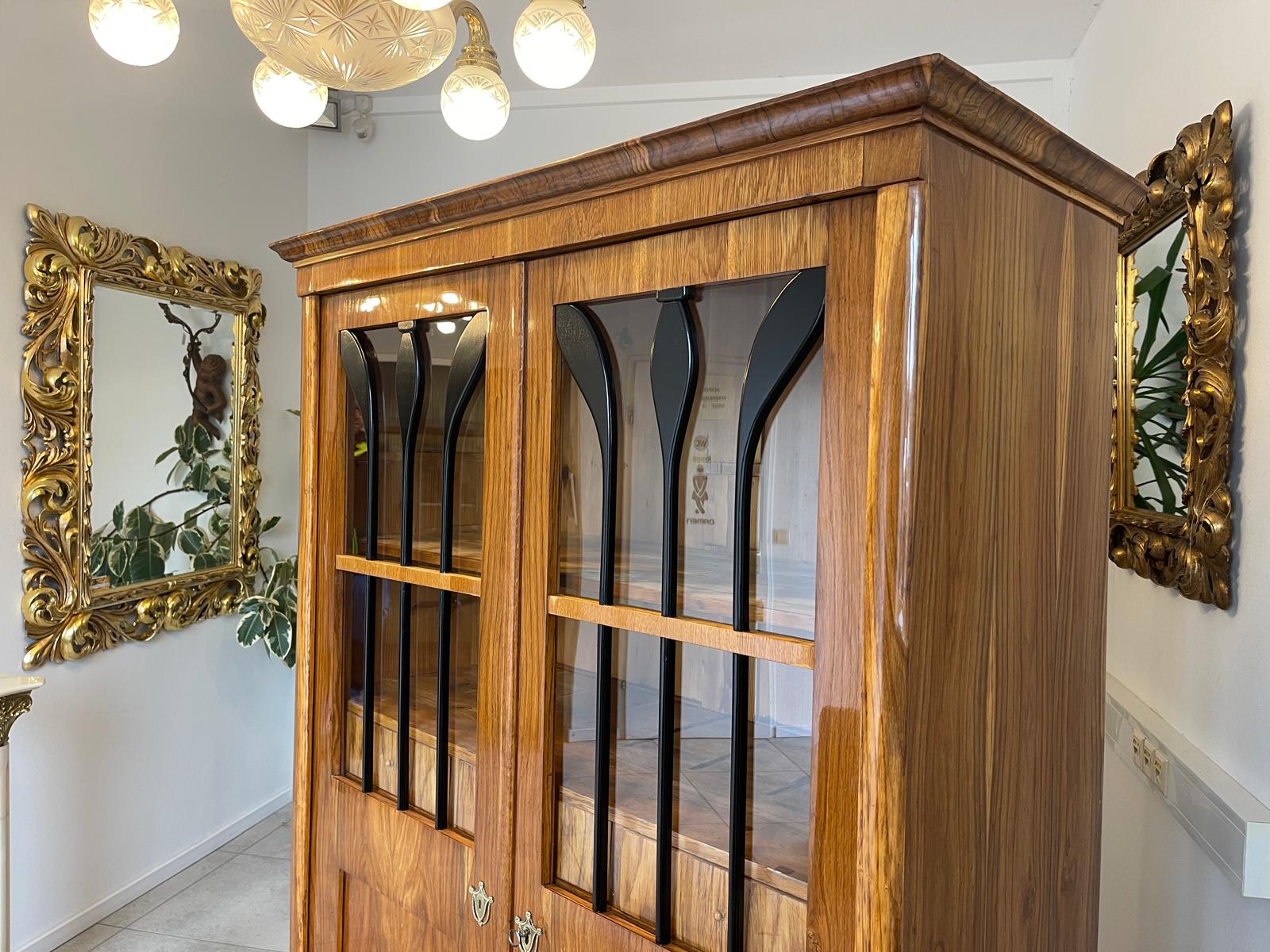 Antiquität Sale Biedermeier Vitrine Bücherschrank Nussholz Antiquität A4932