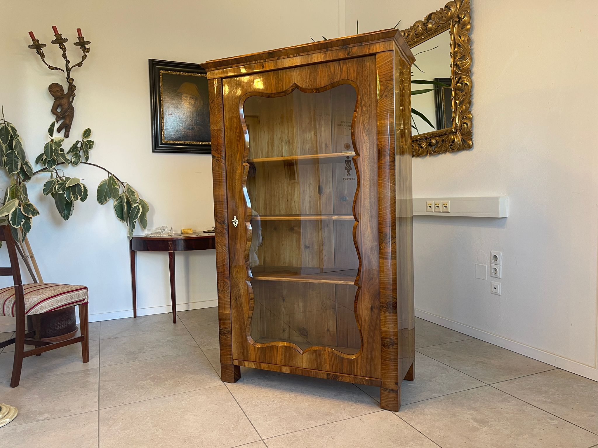 SALE Biedermeier Vitrine Bücherschrank Sammlervitrine, Nussholz A5102