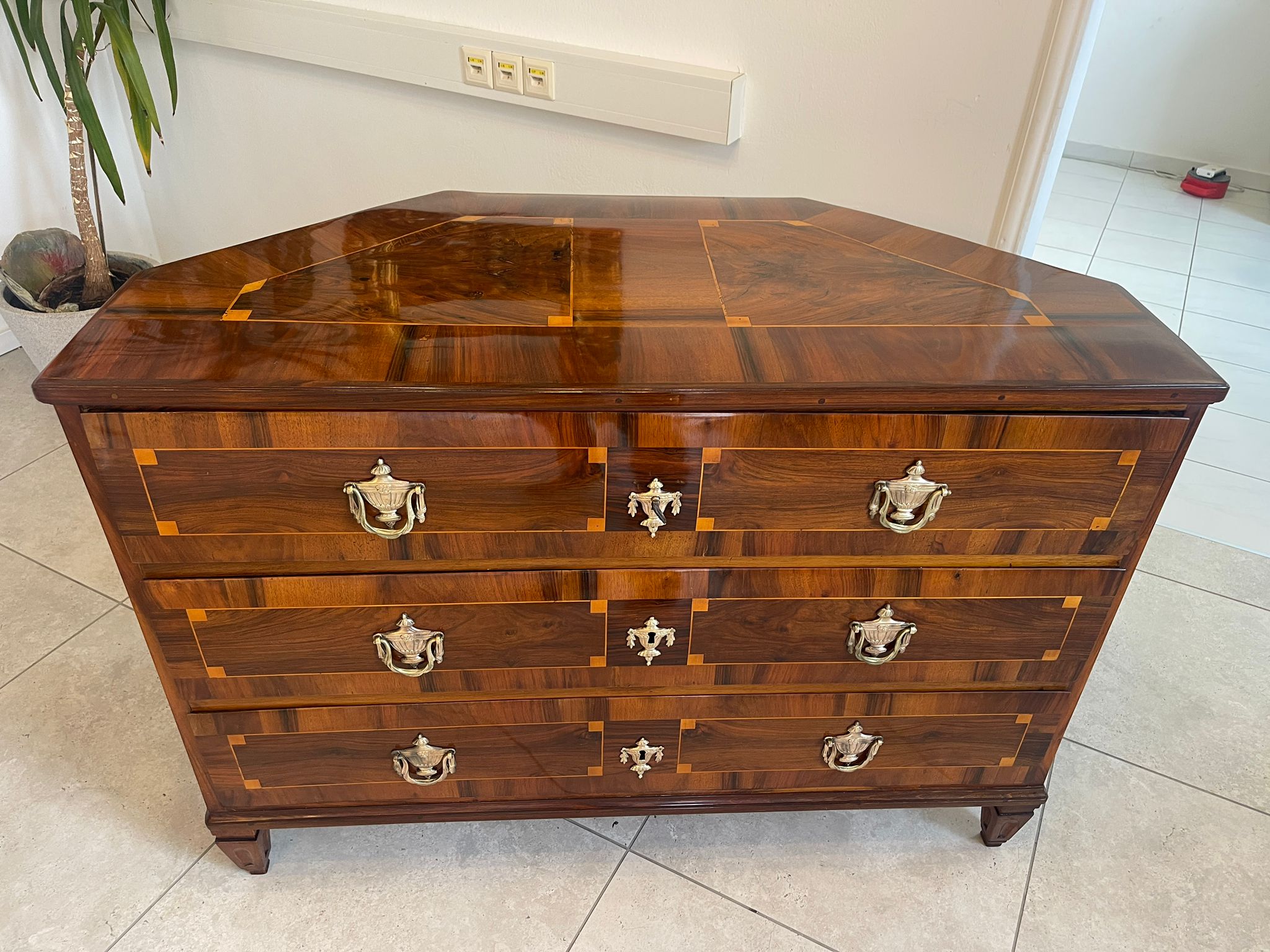 Restaurierte Marketierte Barock Eckkommode Ladenkommode Original Nussfurniert Antiquität A5154