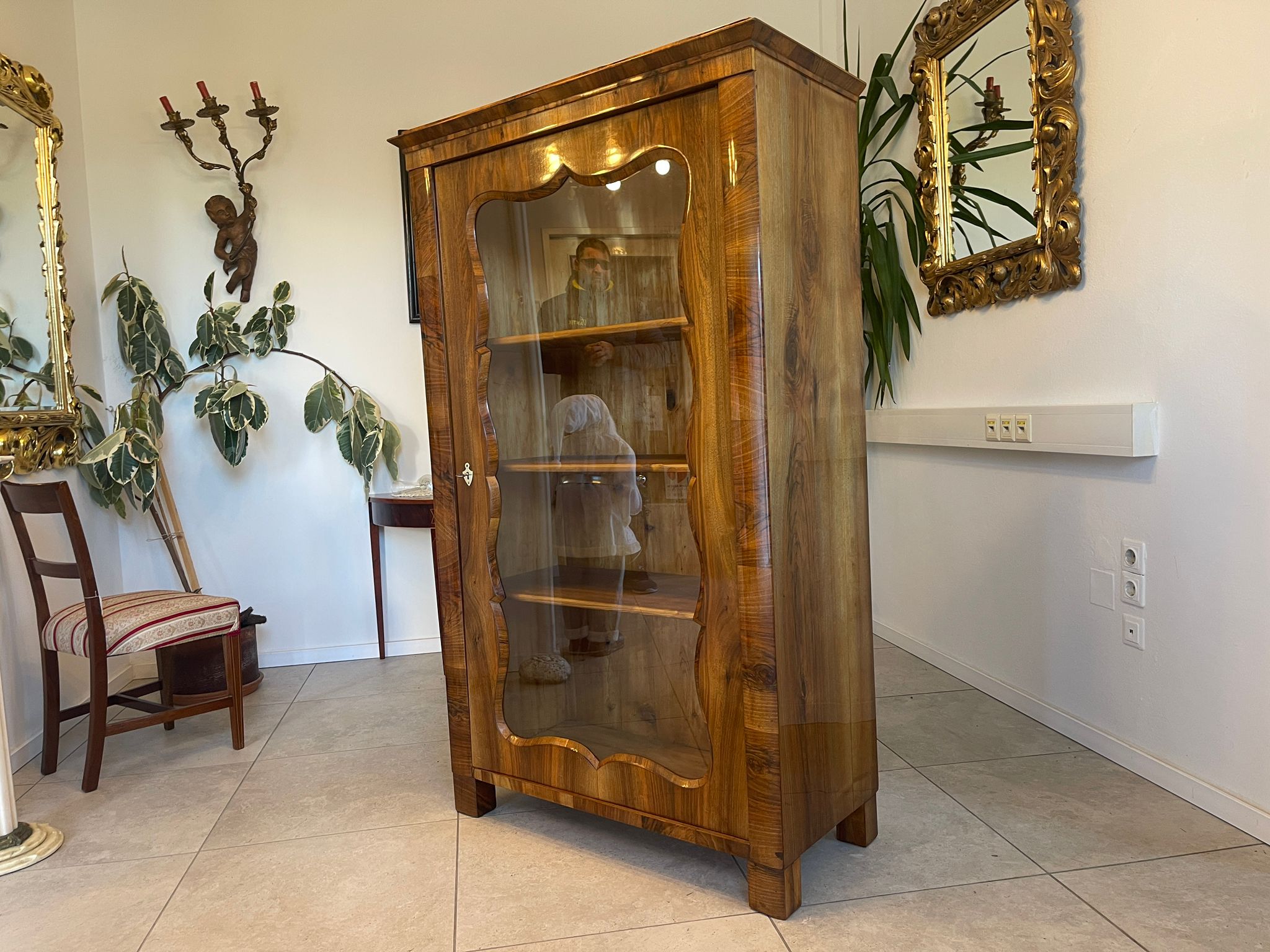 SALE Biedermeier Vitrine Bücherschrank Sammlervitrine, Nussholz A5102