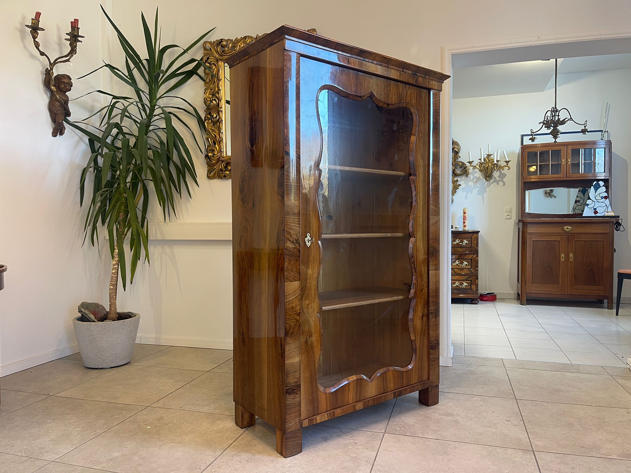 SALE Biedermeier Vitrine Bücherschrank Sammlervitrine, Nussholz A5102