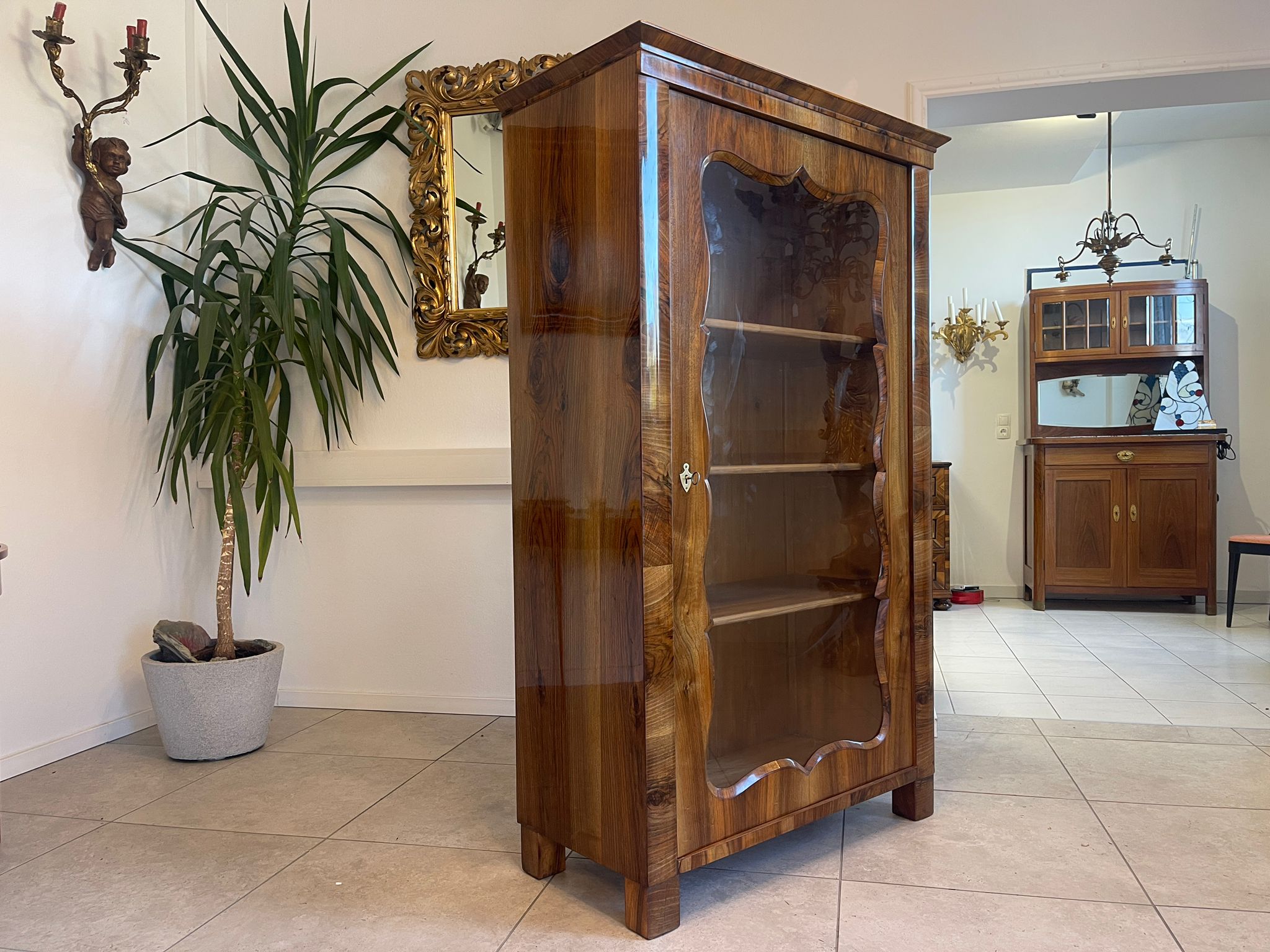 SALE Biedermeier Vitrine Bücherschrank Sammlervitrine, Nussholz A5102