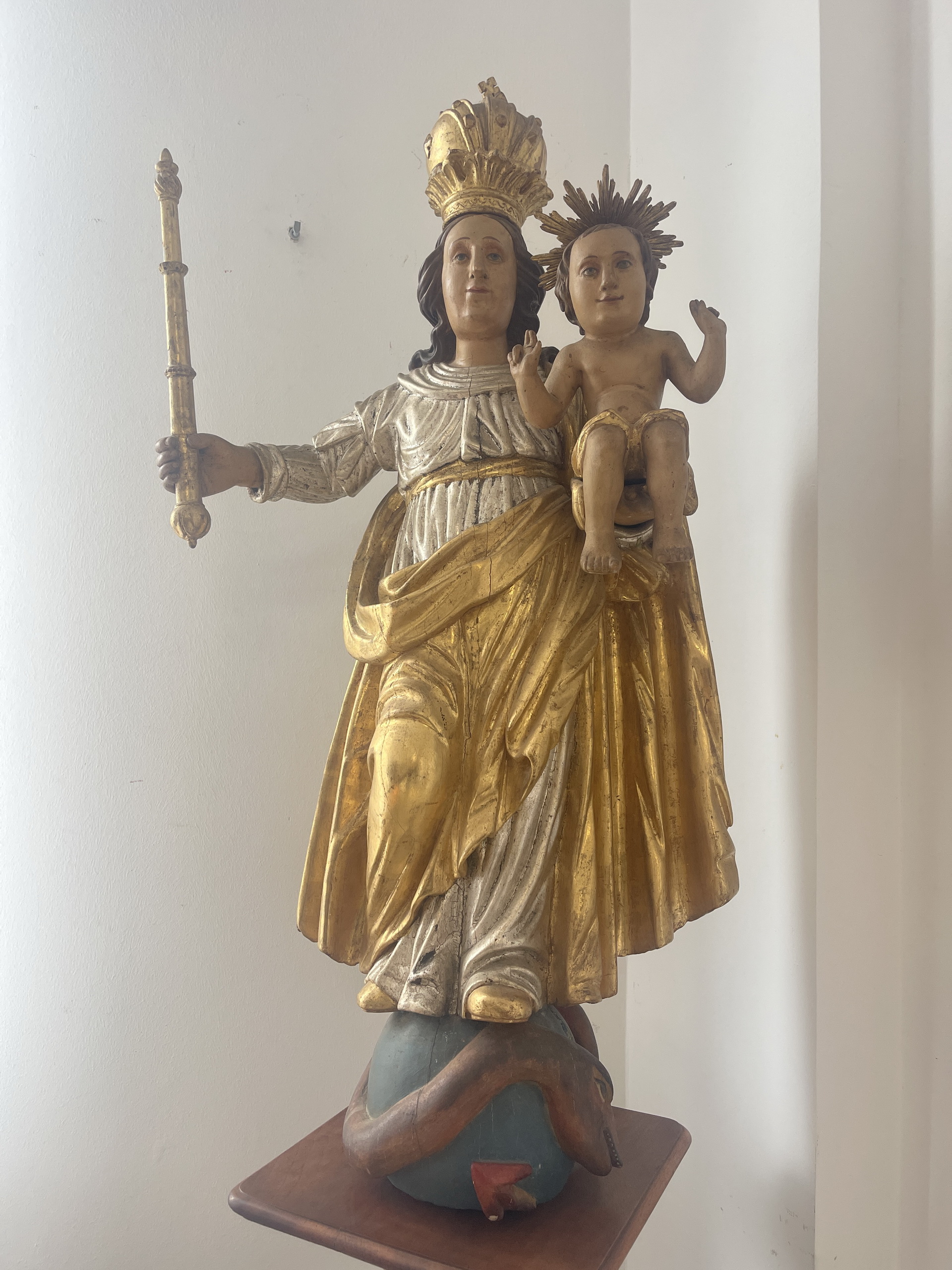 Originale Holzfigur gefaßte Madonna mIt Kind Barockfigur A4273